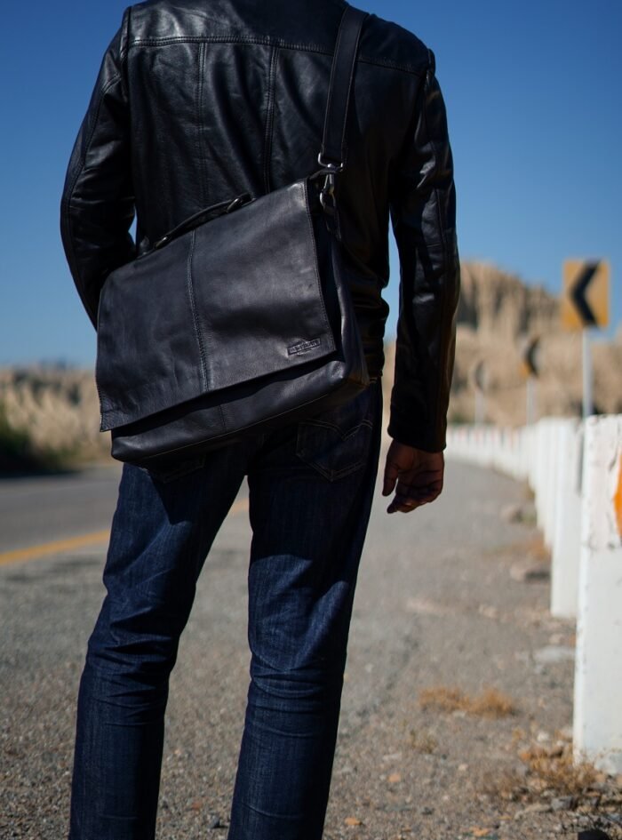 Alaskan-Barristo-Slim-Briefcase-2.jpg Alaskan-Barristo-Slim-Briefcase-2.jpg