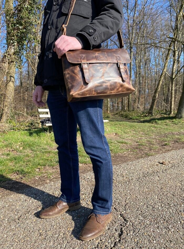 Alaskan-Wolf-Military-Satchel205.jpg Alaskan-Wolf-Military-Satchel205.jpg