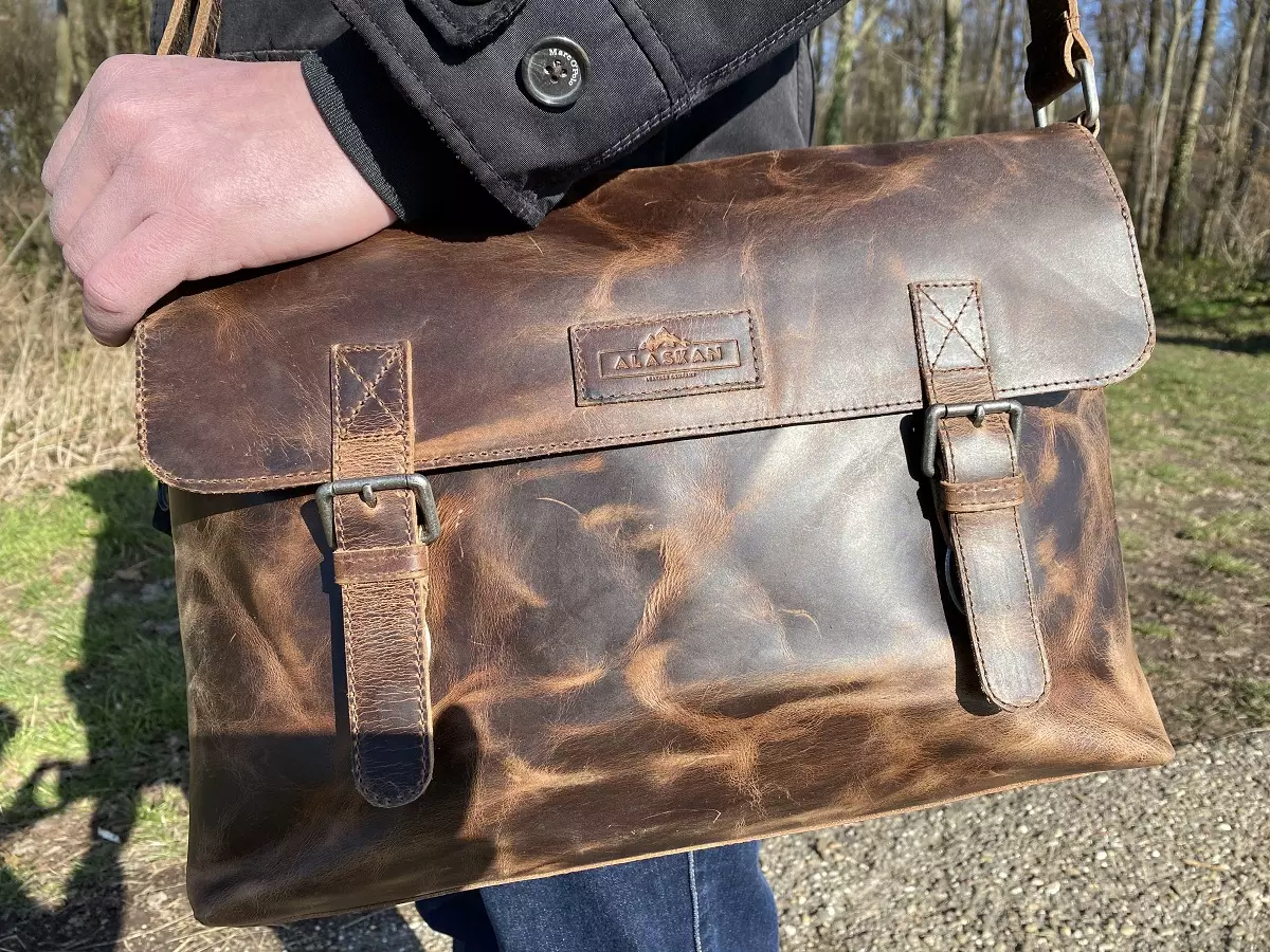 Alaskan-Wolf-Military-Satchel_2_.webp Alaskan-Wolf-Military-Satchel_2_.webp