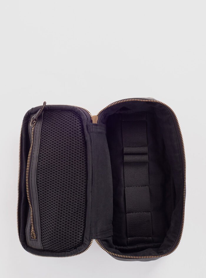 Angus-Black-Leather-Toiletry-Bag202.jpg Angus-Black-Leather-Toiletry-Bag202.jpg