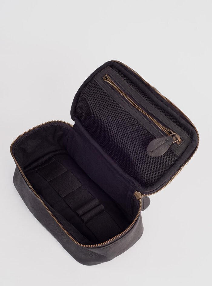 Angus-Black-Leather-Toiletry-Bag203.jpg Angus-Black-Leather-Toiletry-Bag203.jpg