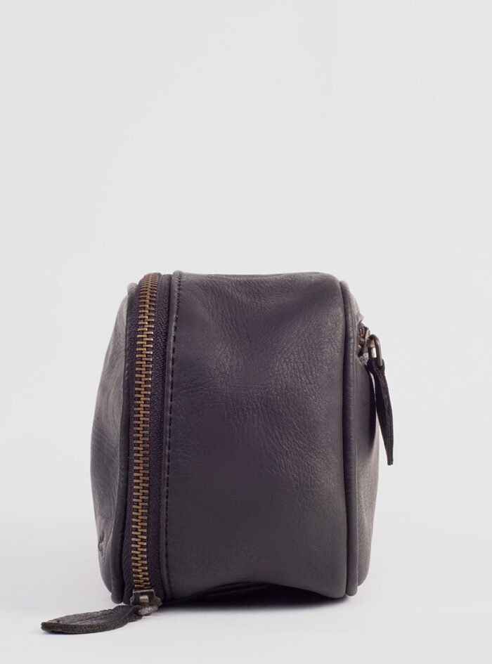 Angus-Black-Leather-Toiletry-Bag206.jpg Angus-Black-Leather-Toiletry-Bag206.jpg