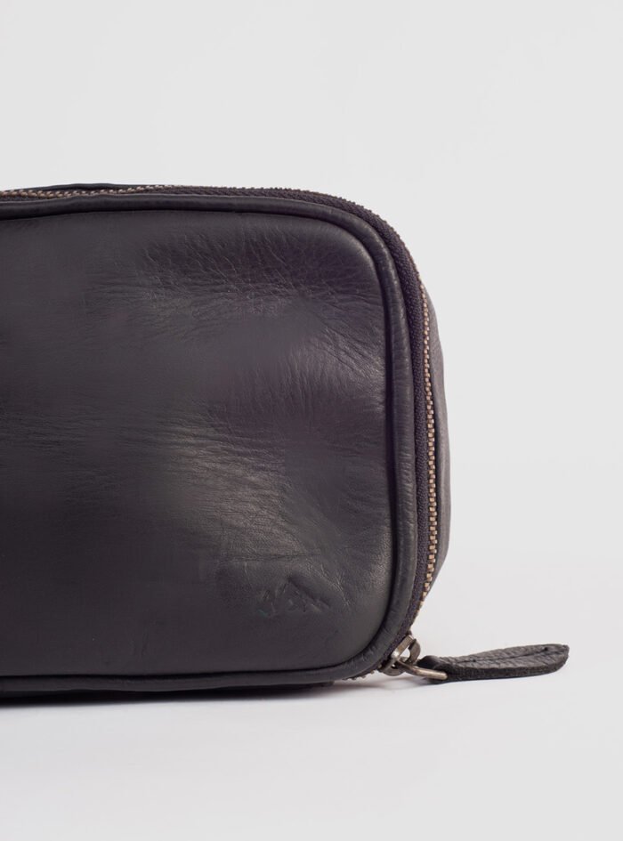 Angus-Black-Leather-Toiletry-Bag208.jpg Angus-Black-Leather-Toiletry-Bag208.jpg