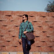 Bronco-Crazy-Horse-Leather-Satchel-Outdoor201.jpg