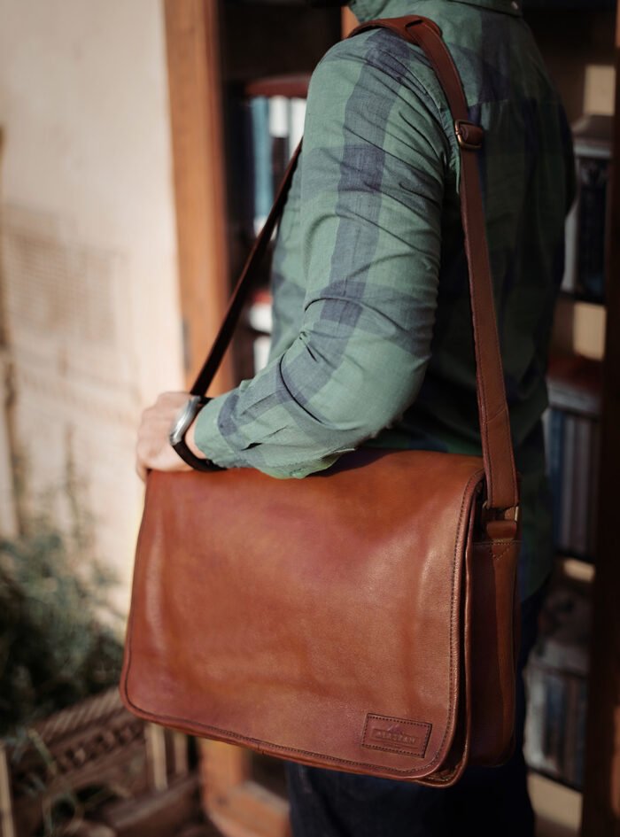 Donovan-Brown-Leather-Satchel-Outdoor201.jpg Donovan-Brown-Leather-Satchel-Outdoor201.jpg