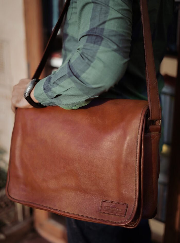 Donovan-Brown-Leather-Satchel-Outdoor205.jpg Donovan-Brown-Leather-Satchel-Outdoor205.jpg