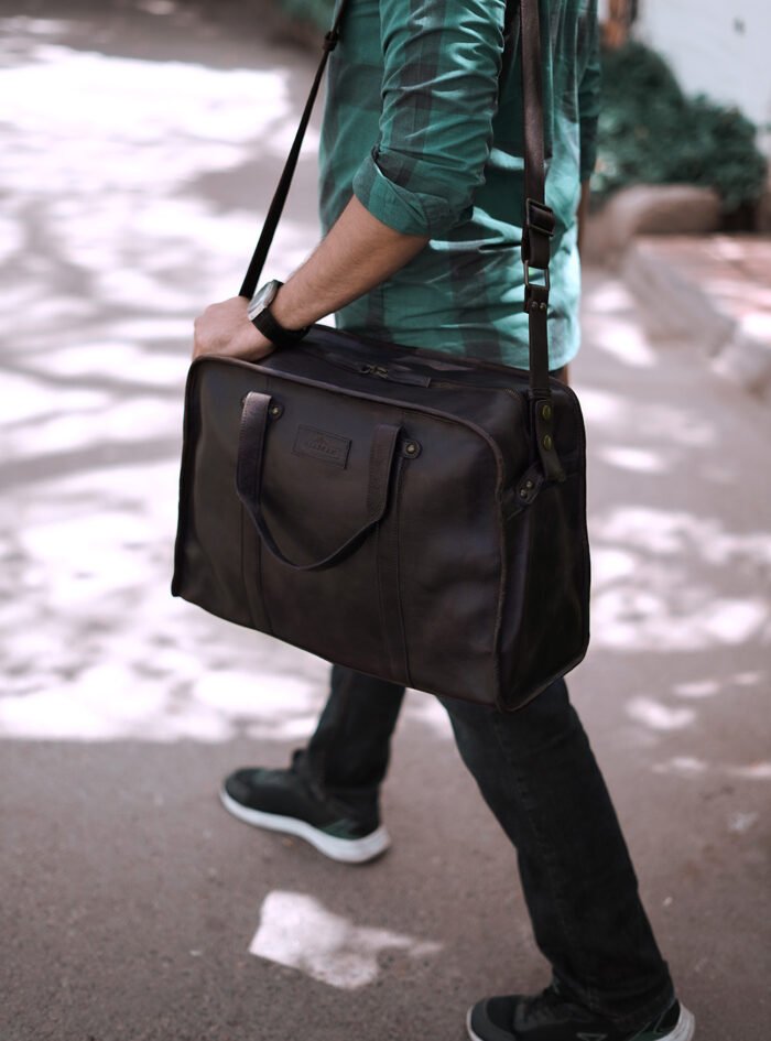 Gordon-Brown-Leather-Weekender-Bag-Outdoor203.jpg Gordon-Brown-Leather-Weekender-Bag-Outdoor203.jpg