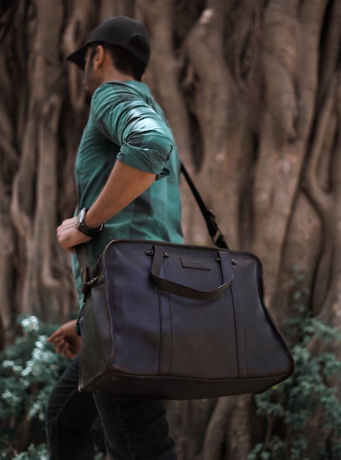 Gordon-Brown-Leather-Weekender-Bag-Outdoor204.jpg Gordon-Brown-Leather-Weekender-Bag-Outdoor204.jpg