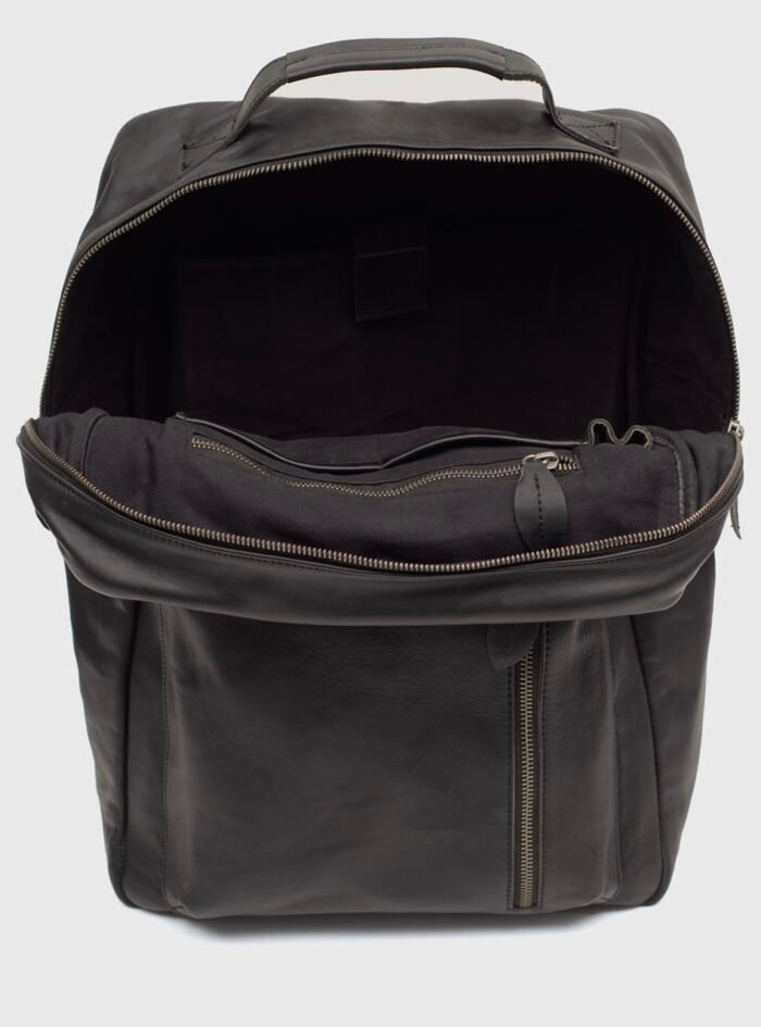 Patrick-crazy-horse-black-backpack207-.jpg Patrick-crazy-horse-black-backpack207-.jpg
