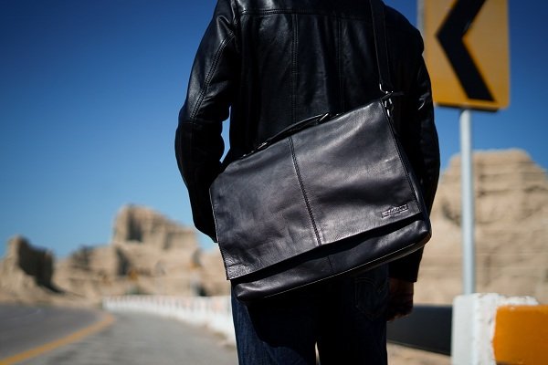 Options in Leather Bags To Enhance Your Professional Appeal At Work